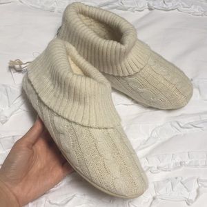 PRICE ⬇️ AE Fur slippers with rubber lining